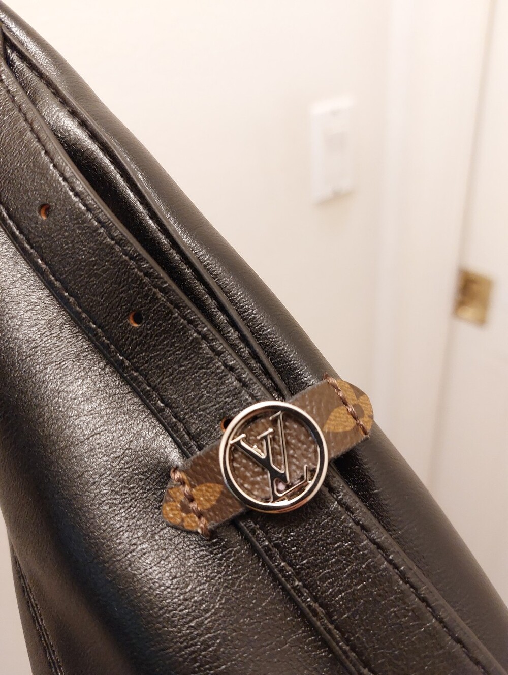 Soft Carryall Easy Hobo Bag - Picture 5 of 11